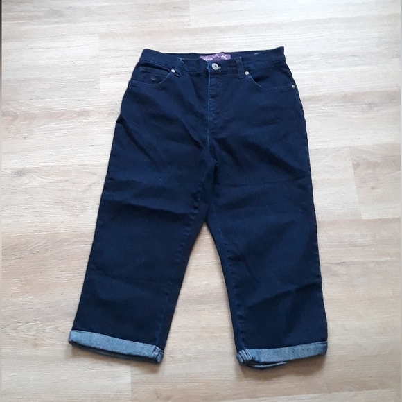 Gloria Vanderbilt Amanda Classic Fit Cuffed Capri Jeans - Size 6 Dark Wash Denim - Picture 11 of 11